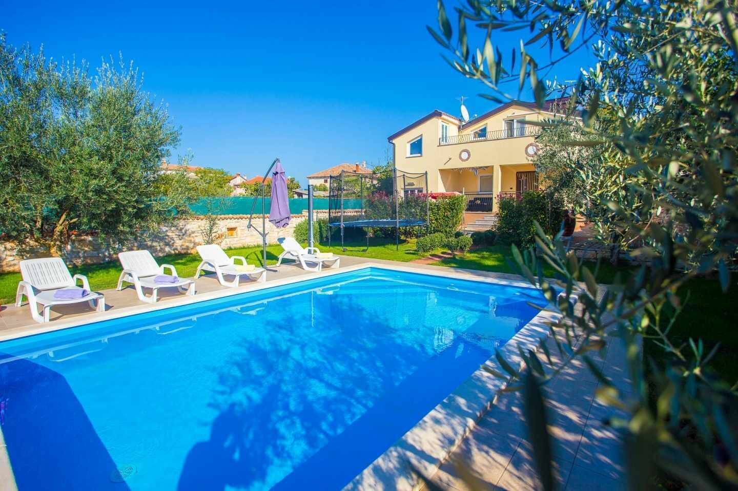 حمّام سباحة خارجي