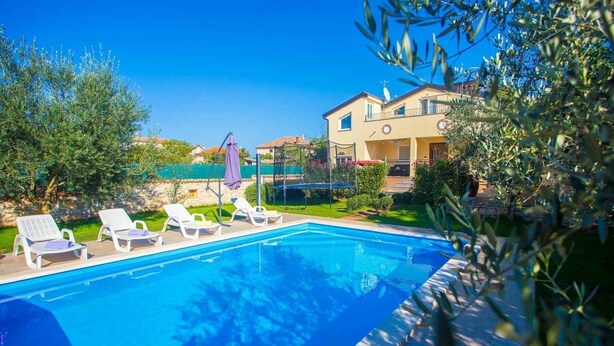 Outdoor pool - Casa Eden (Tar-Vabriga)