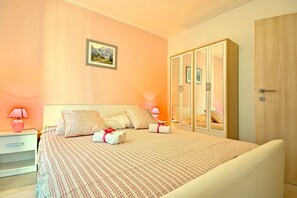 House | 3 bedrooms, free WiFi, bed sheets