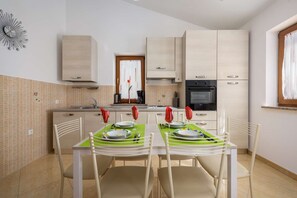 House | Private kitchen | Electric kettle - Villa Sol Avis (Kastelir-Labinci)