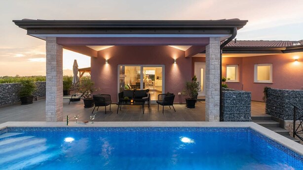 Front of property - Villa Elorea (Brtonigla)
