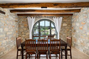 Villa | Dining room