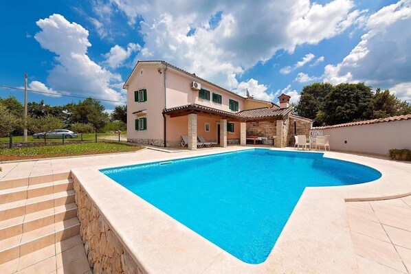 Piscine extérieure