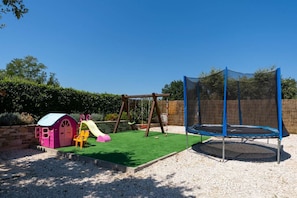 Children’s play area – outdoor