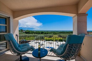 Villa | Balcony