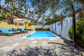 Pool | Outdoor pool