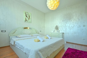 6 bedrooms - Viki (Porec)