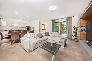 TV - Villa Flora (Krsan)