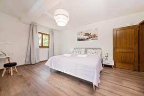 4 bedrooms, iron/ironing board, bed sheets - Villa Flora (Krsan)