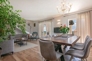 Villa | Esszimmer