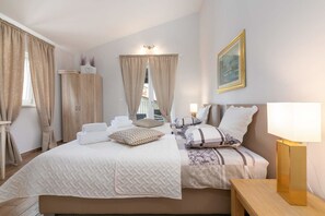 4 bedrooms, bed sheets