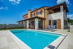 Outdoor pool - Villa Katharina (Porec)