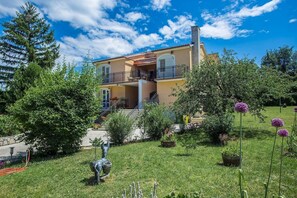 Property grounds - Villa Zinnia (Rasa)