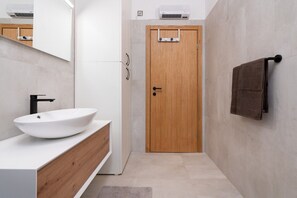 Villa | Bathroom
