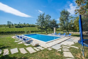 Pool | Outdoor pool - Villa Kanedolo (Buje)