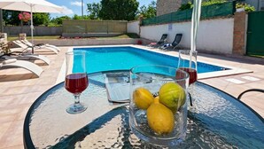 Piscina | Una piscina al aire libre