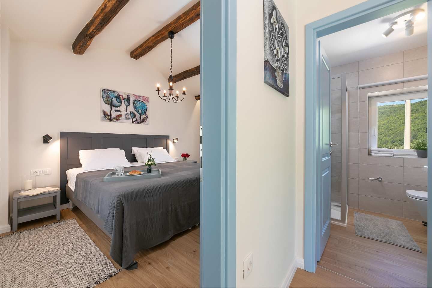 2 chambres, fer et planche à repasser, draps fournis