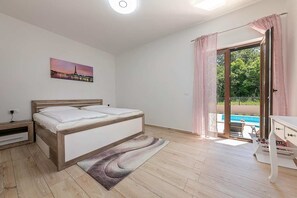 Villa | 3 dormitorios, tabla de planchar con plancha, ropa de cama