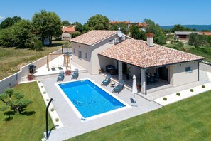 Piscine extérieure