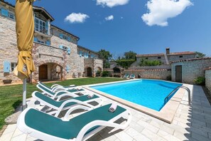 Piscina | Una piscina al aire libre