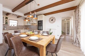 Electric kettle - Villa Mercedes (Rasa)