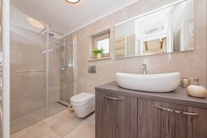 Bathroom - Villa Mercedes (Rasa)