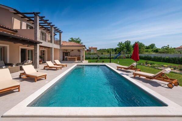 Outdoor pool - Villa Mercedes (Rasa)