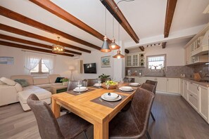 Electric kettle - Villa Mercedes (Rasa)