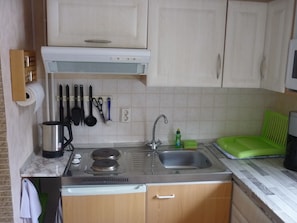 Fridge, microwave, stovetop, coffee/tea maker