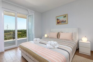 4 soverom, strykejern/-brett og sengetøy