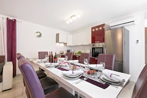 Villa | Dining room