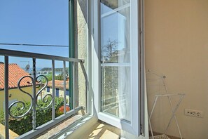 House | 2 bedrooms, iron/ironing board, bed sheets