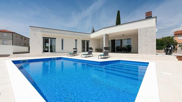 Unclassified image, 1 of 48, button - Villa Aura (Pula)