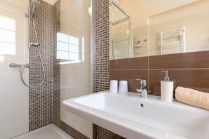 Villa | Badezimmer | Handtücher
