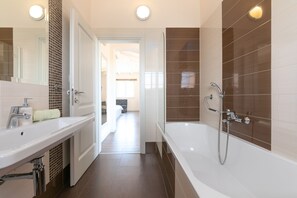 Villa | Bathroom | Towels