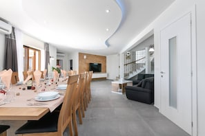 Villa | Dining room