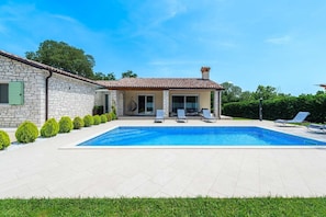 Outdoor pool - Villa Celtis (Groznjan)