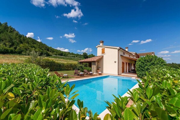 Kolam renang terbuka 