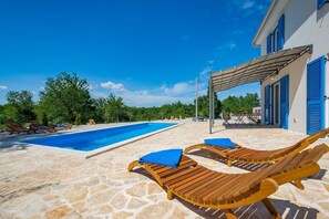 Outdoor pool - Villa Shana (Visnjan)