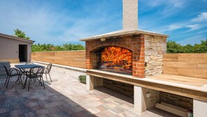 BBQ/picnic Area - Villa Ajlin (Sveti Lovrec)