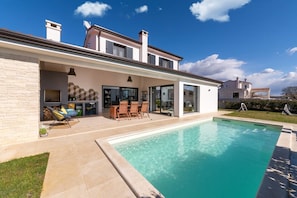 Pool - Villa Laurenti (Sveti Lovrec)