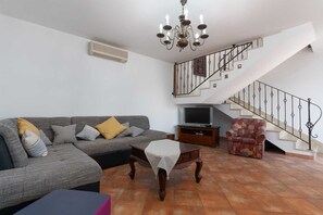 Villa | Living area | TV - Villa Lilly (Visnjan)
