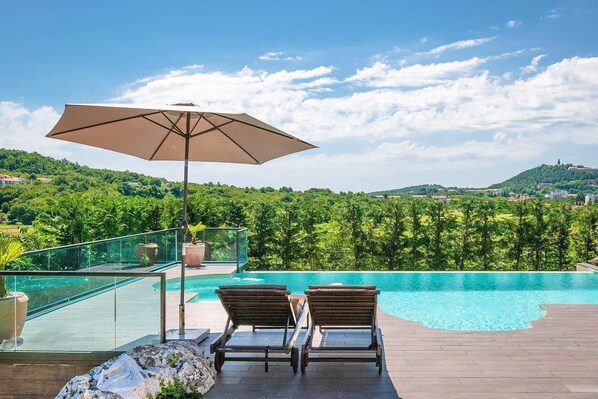 Outdoor pool - Villa Amneris (Labin)