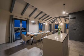 Villa | Dining room