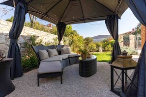 Courtyard - House Radmila (Kastelir-Labinci)