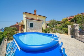 Outdoor pool - House Radmila (Kastelir-Labinci)