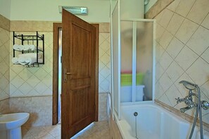 Articles de toilette (gratuits), séchoir à cheveux, bidet