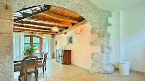 Unclassified image, 2 of 41, button - Villa Garibaldi (Buzet)
