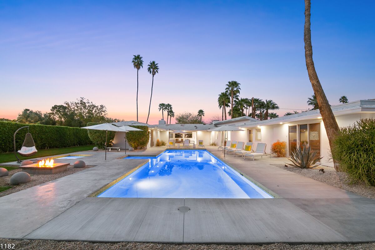 Reduced Rates for Fall! Incredible Villa with a Private Pool in the Movie Colony