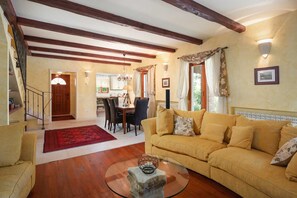 Villa | Área de sala de estar | Chimenea 